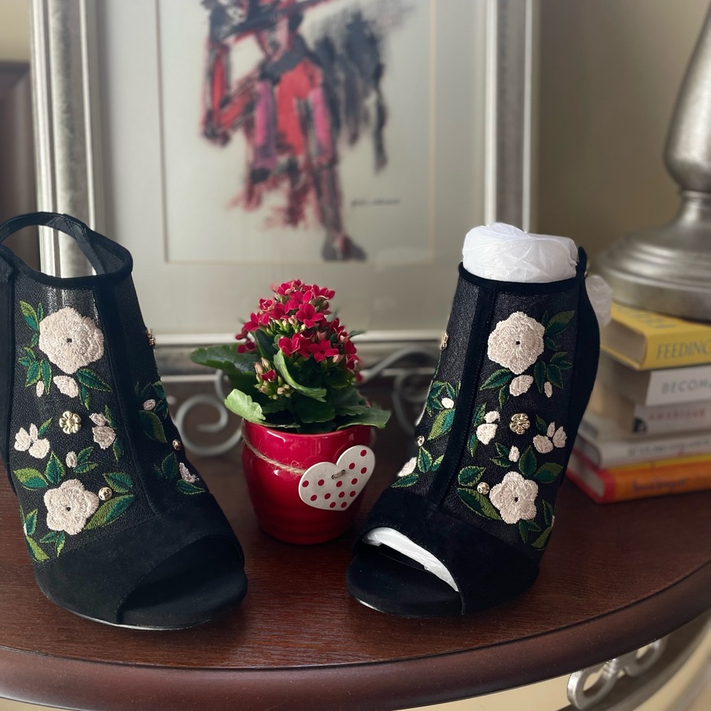 Karl Lagerfeld Black Floral Women's Shoes- NWOT - Picture 4 of 4